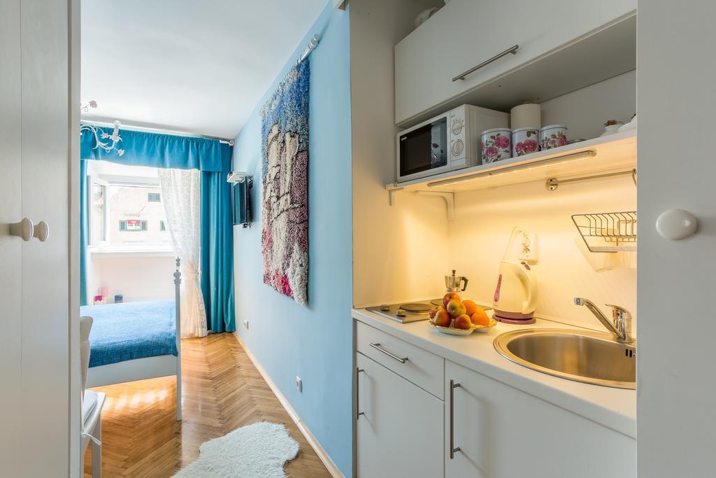 Main Central Square Guest House Дубровник Экстерьер фото